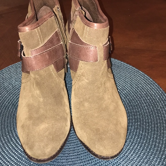 Brown suede booties - Picture 3 of 5